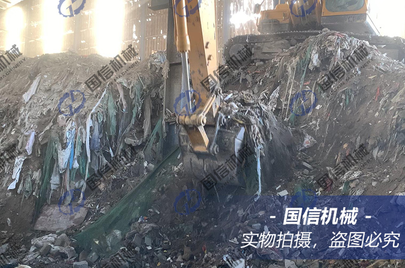 江蘇南通填埋的建筑垃圾分揀現場